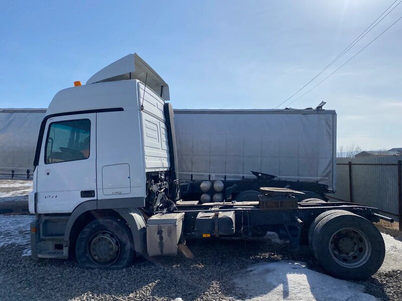 Mercedes-Benz ACTROS 4x2 Седельный тягач — фото 3