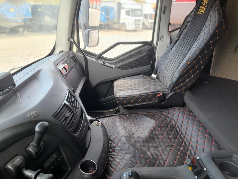 Автомастер 5589 на шасси FAW CA 3250 6x4 Зерновоз — фото 6