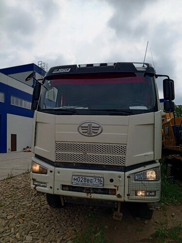 FAW CA 3310 8x4 Самосвал