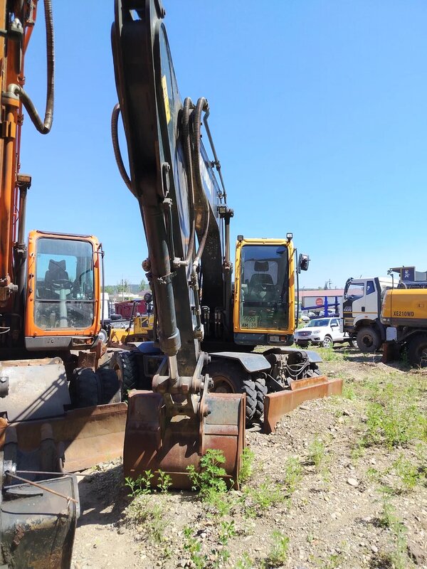 Hyundai R180 Экскаватор колесный — фото 1