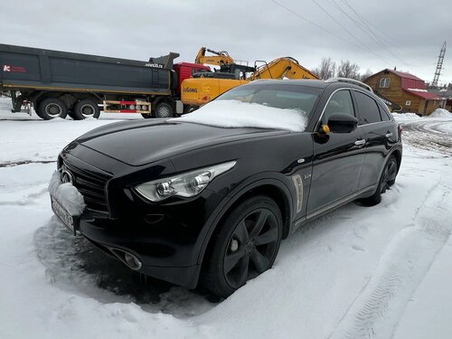 Infiniti QX70