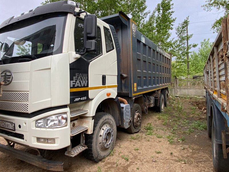 FAW J6 8x4 Самосвал — фото 1