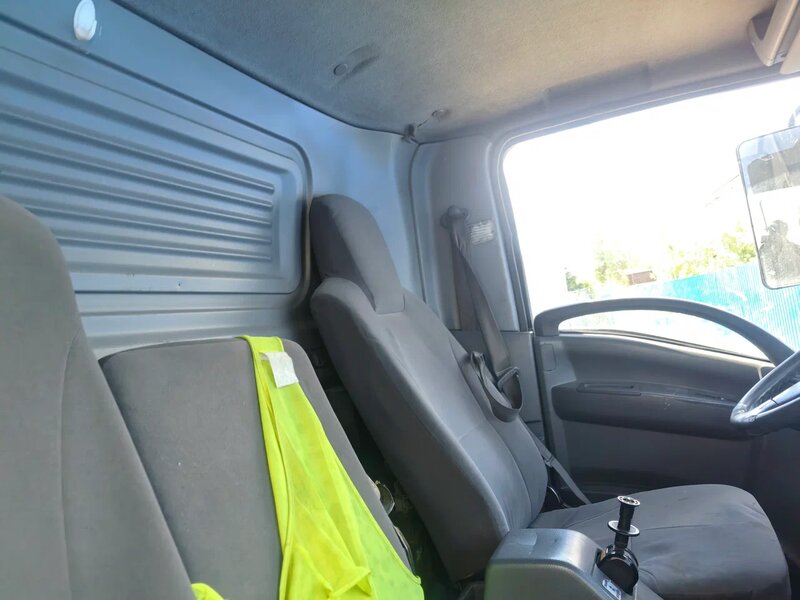 Isuzu ELF 9.5 (NQR) Изотермический/рефрижератор с гидробортом — фото 10