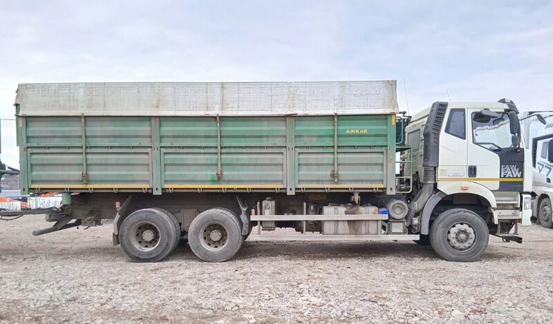 Автомастер 5589 на шасси FAW CA 3250 6x4 Зерновоз — фото 2