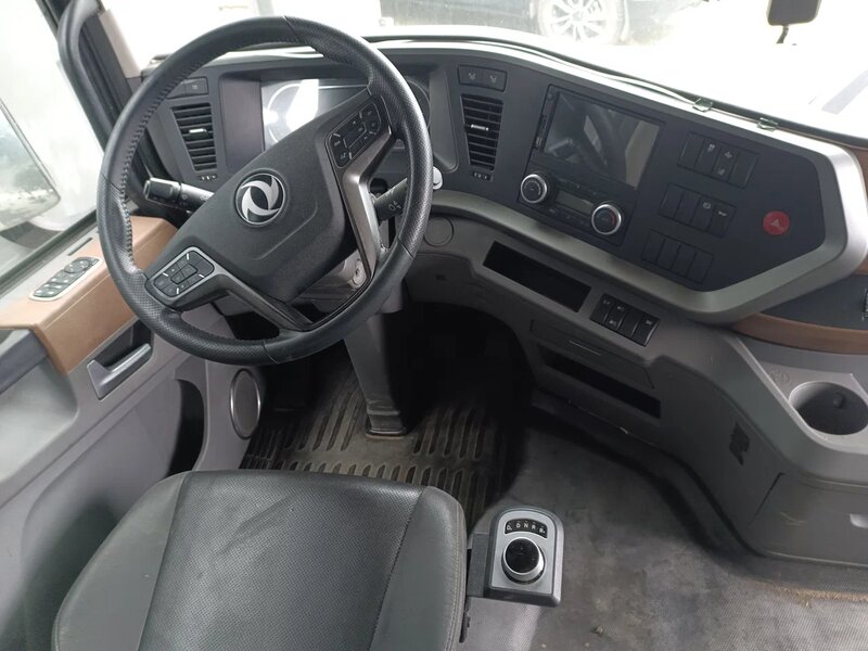 DongFeng DFH 4x2 Седельный тягач — фото 9