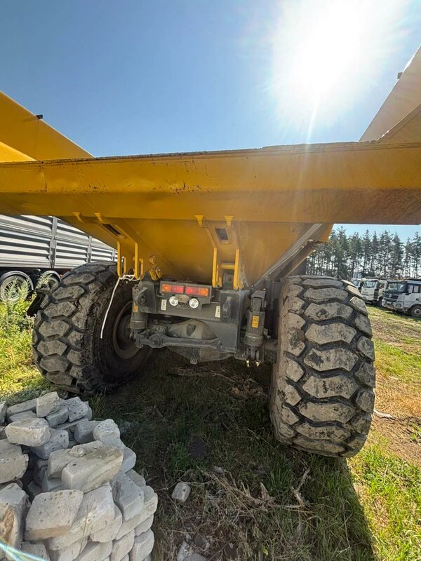 KOMATSU HM400 Шарнирно-сочленённый самосвал — фото 6