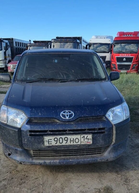 Toyota Probox (правый руль) — фото 1
