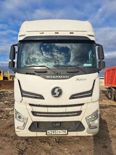 Shacman (Shaanxi) SX 4x2 Седельный тягач