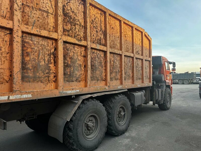 Исмиль 7808 на шасси КамАЗ 43118 6x6 Ломовоз с КМУ — фото 5