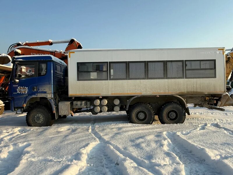 Shacman (Shaanxi) SX 6x6 Вахтовый автобус — фото 3