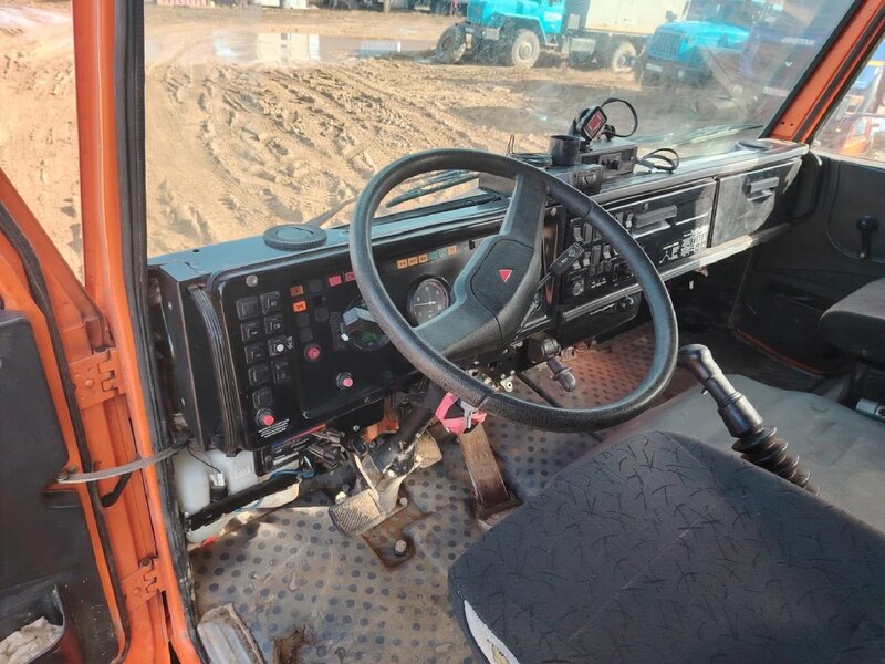 НПО Трансмастер 4671 на шасси КамАЗ 43118 6x6 Автоцистерна пищевая — фото 11