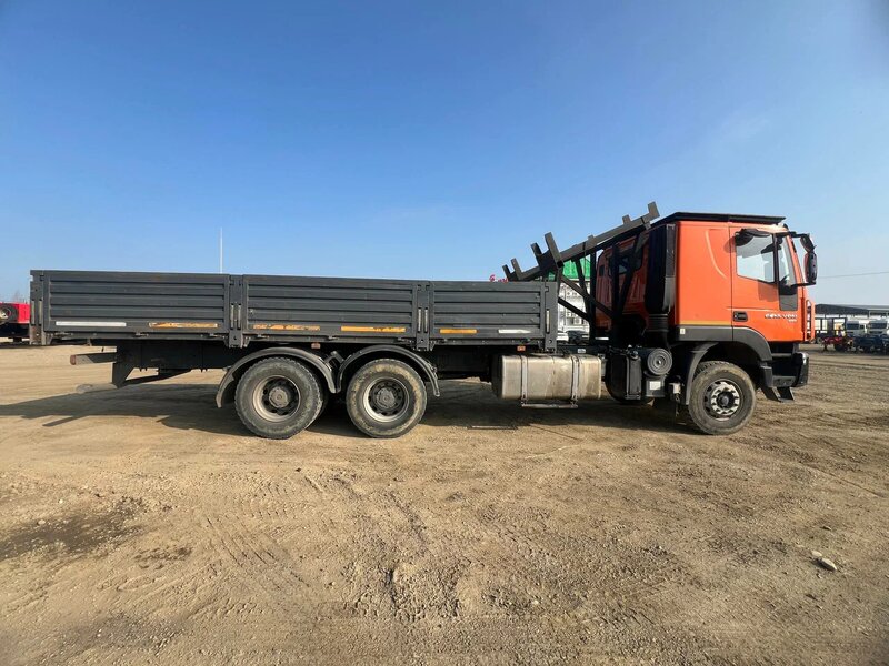 КАРВИНГ 3370 на шасси HONGYAN CQ3346 6x4 Бортовой с КМУ — фото 3