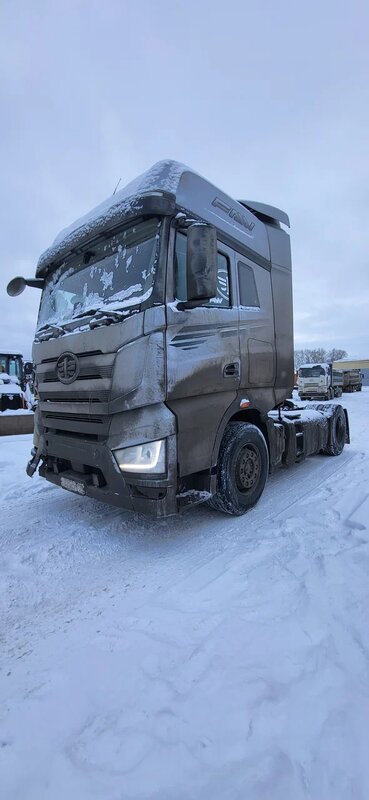 FAW J7 4x2 Седельный тягач — фото 1