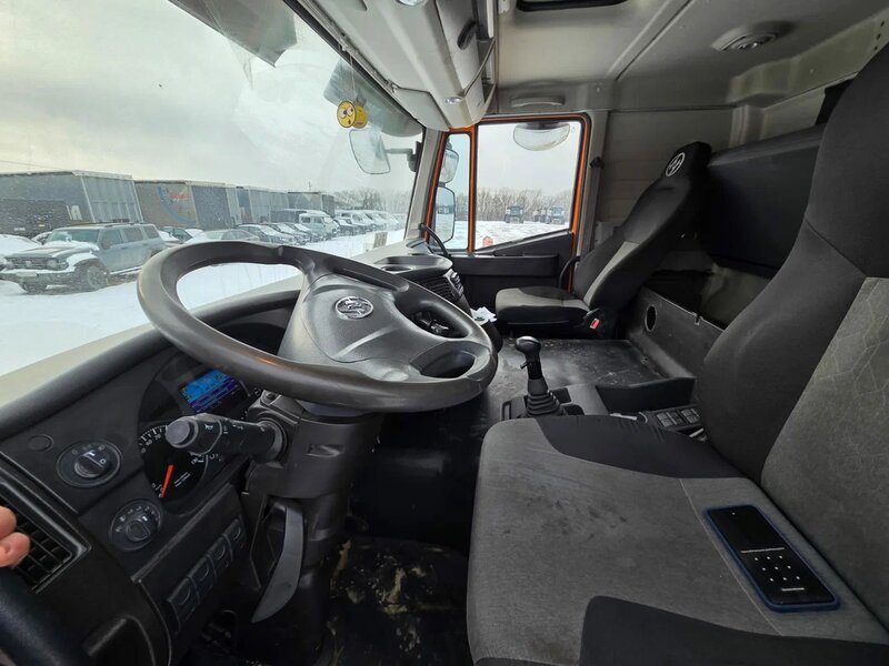 АВТОФЛАГМАН 3375 на шасси HONGYAN 908 6x4 Бортовой с КМУ — фото 10