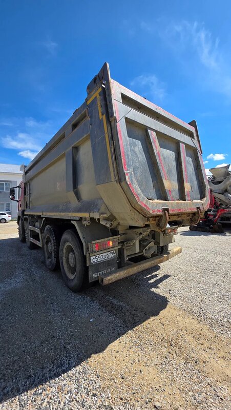 SITRAK C7H 8x4 Самосвал — фото 6