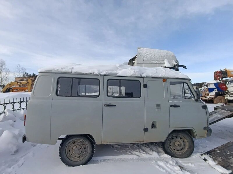 UAZ 3741 Грузопассажирский — фото 3
