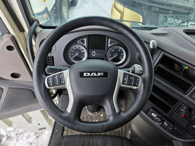 DAF XF 4x2 Седельный тягач — фото 7