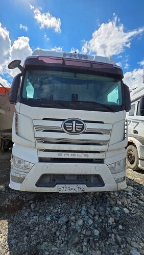 FAW J7 4x2 Седельный тягач