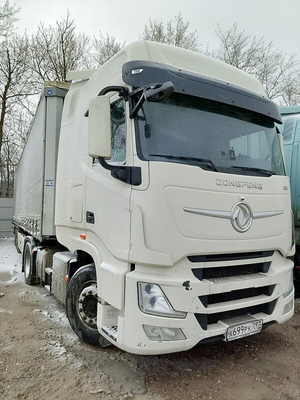 DongFeng DFH 4x2 Седельный тягач — фото 1