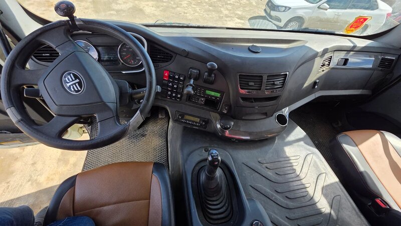 FAW J6 6x4 Бортовой с КМУ — фото 9