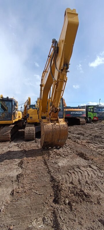 KOMATSU PC 210 Экскаватор — фото 1