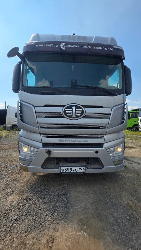 FAW J7 4x2 Седельный тягач — фото 1