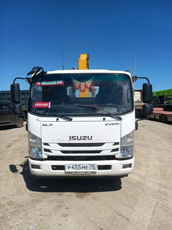 Isuzu ELF 8.3 Бортовой с КМУ — фото 1