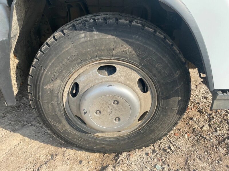 Isuzu ELF 4.5 Бортовой (Евроборт) — фото 11