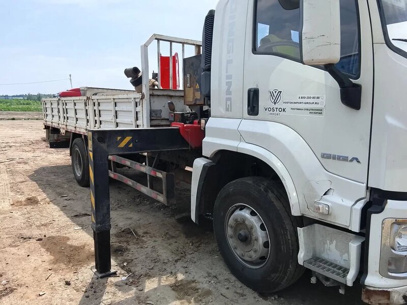 Isuzu Giga 4x2 Бортовой с КМУ — фото 3