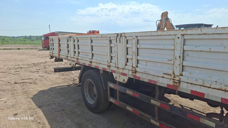 Isuzu Giga 4x2 Бортовой с КМУ — фото 5