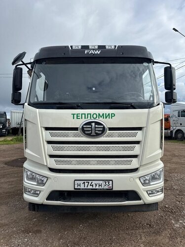FAW J6 4x2 Бортовой с КМУ