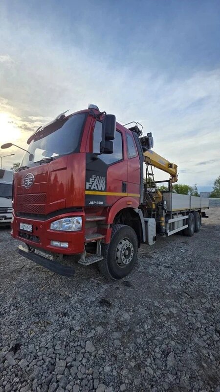 FAW J6 6x4 Бортовой с КМУ — фото 2
