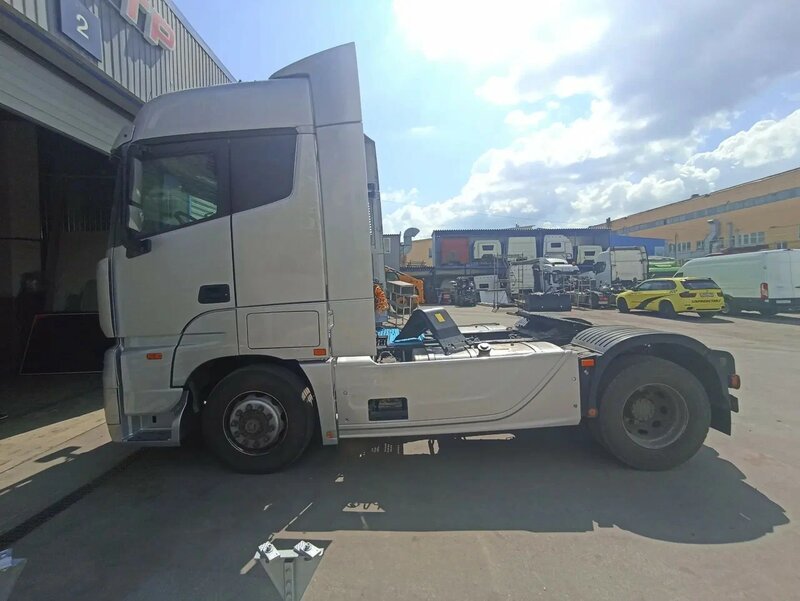 Foton AUMAN 4x2 Седельный тягач — фото 4